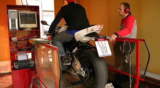 Uređaji za ograničenje snage na 35 kW za vožače motocikla koji imaju A2 vozačku dozvolu.