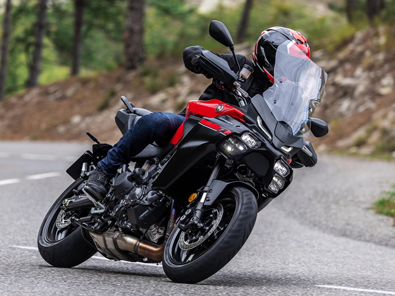 2025 Yamaha MT09ATRS EU Redline Action 013 03