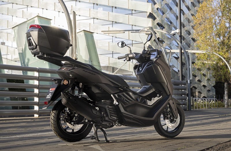 2025 YAM NMAX125TechMAX PRESS EU MDRNP1 UrbanPack34L STA 003