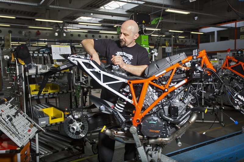 36897 KTM Assembly KTM Assembly Line