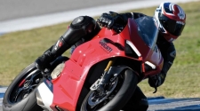 Video test: Novi Ducati Panigale V4 S